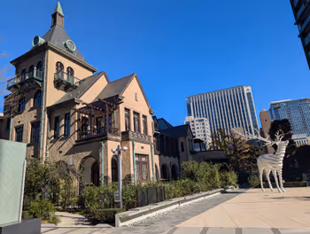 도쿄 가든 테라스 아카사카 프린스 클래식 하우스 앞 벤치 2