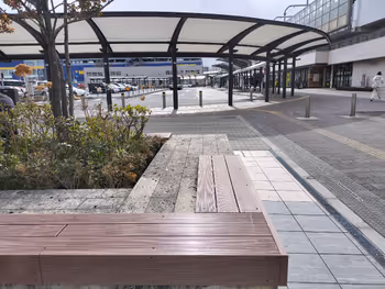 東口 tekuteローソン前の写真2