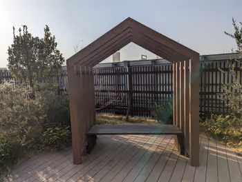 武蔵小山etomo4F屋上庭園座れる場所