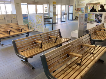 【白石駅】改札口付近