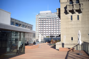 【京都市役所前站】京都市政府 屋顶庭园 的照片 3