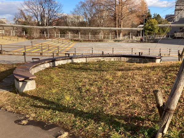 国際センター駅前広場の写真3