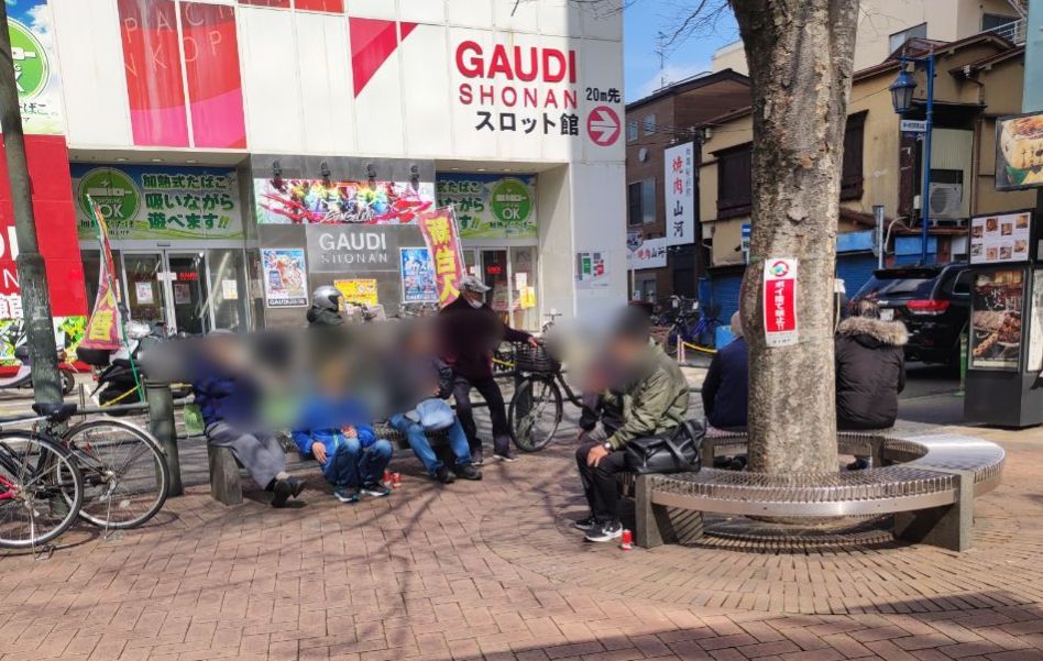 【茅ヶ崎站】北口邮筒旁（两个全家便利店之间） 的照片 1