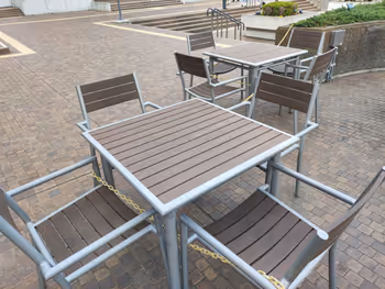 茅ヶ崎市民文化会館2Fエントランス前(階段・スロープ・エレベーターあり)の写真4