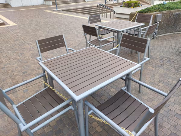 【北茅崎車站】茅崎市民文化會館2樓入口前(有樓梯、坡道、電梯) 的照片 4