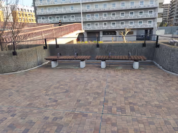 茅ヶ崎市民文化会館2Fエントランス前(階段・スロープ・エレベーターあり)の写真6