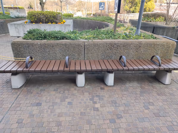 【北茅崎車站】茅崎市民文化會館2樓入口前(有樓梯、坡道、電梯) 的照片 5