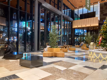 Foto di JR仙台イーストゲートビル1階エントランスホール 3