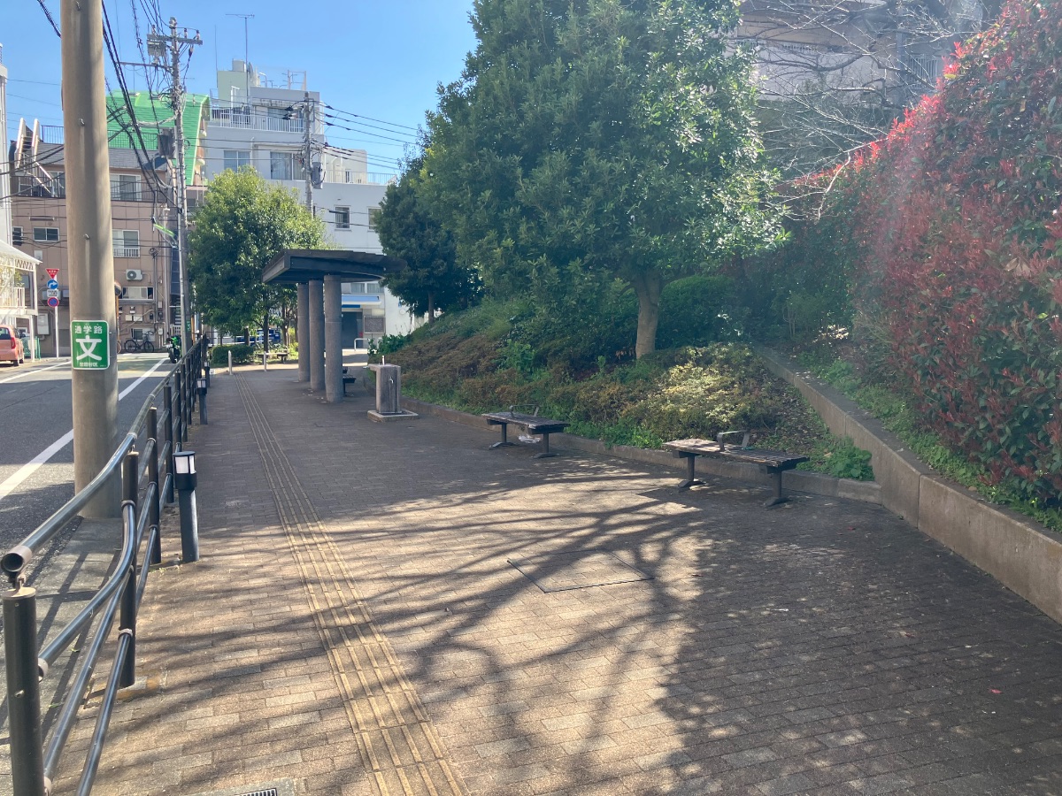 三宿第二住宅前ベンチの写真1