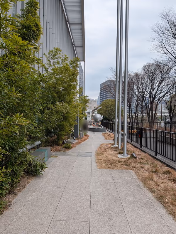 平和記念モニュメント横の写真2