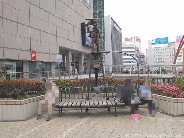 【立川駅】立川北駅前 ペデストリアンデッキの休憩場所