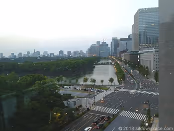 東京ミッドタウン日比谷6Fパークビューガーデンの1人掛けチェアからの景観