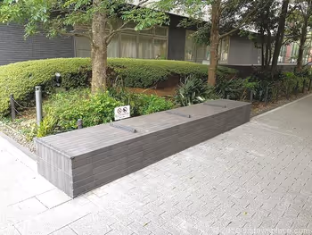 浅草タワー公開空地横のベンチ