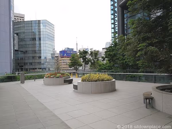 宮崎駿デザインの日テレ大時計付近の写真3