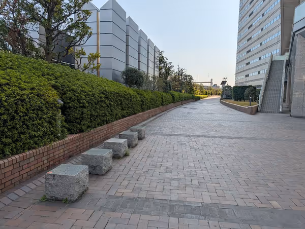 A出口 野村不動産天王ビル側の写真1