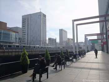 秋葉原UDXデッキの休憩所全体