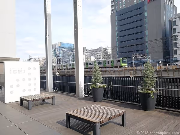 秋葉原UDX 2F JR側デッキの写真5