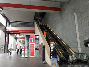 秋葉原UDX2Fの屋外エスカレーター