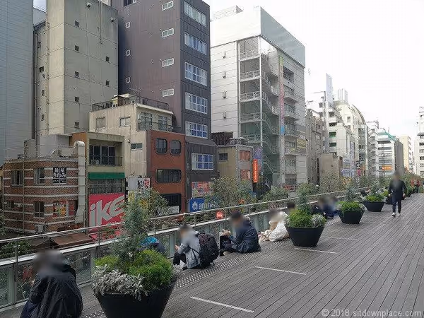 秋葉原UDX 2F アキバスクエア前の写真4