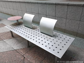Relaxation area with seating in the Shinjuku i-Land Tower Patio