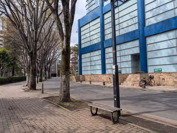 【芦花公園駅】世田谷文学館前