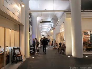 秋葉原2k540 AKI-OKA ARTISAN内の様子