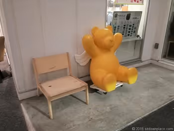 秋葉原2k540 AKI-OKA ARTISANの天使のクマのチェア